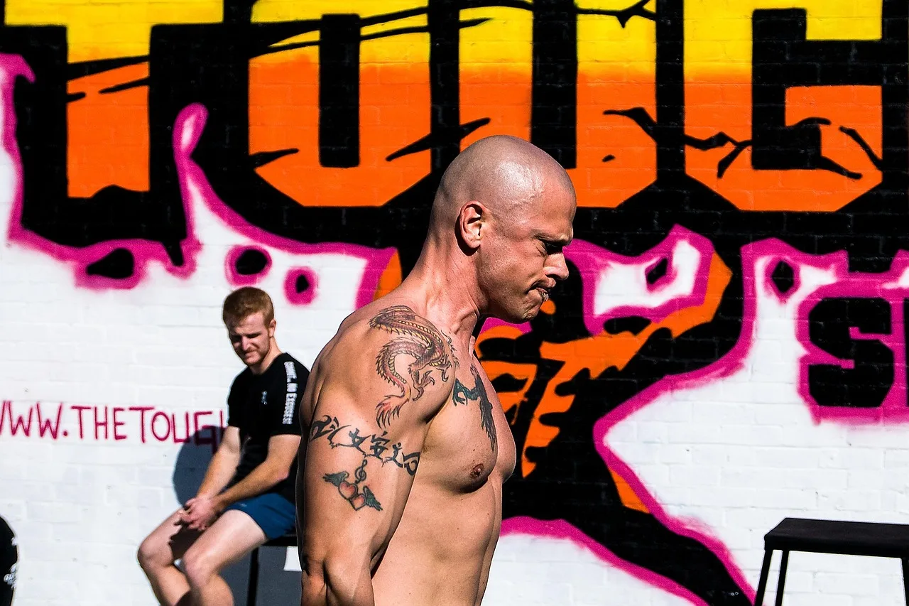 farmer walks, farmer carry, crossfit, strongman, gym, workout, training, personal trainer, fitness, walking, carrying